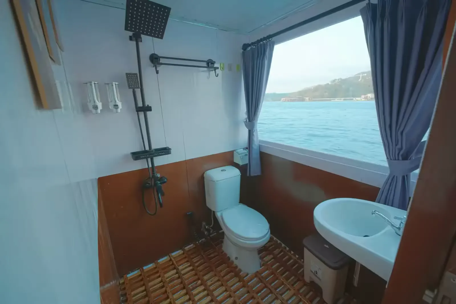 Signature Ocean 1 (Main Deck)