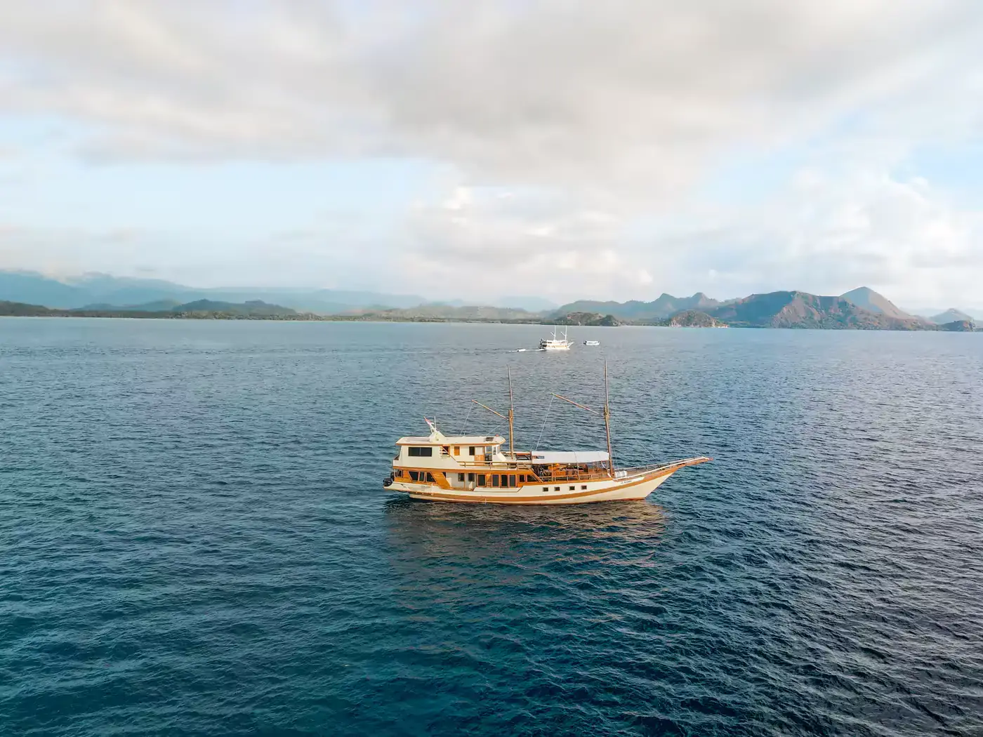 Almadira - Open Trip Komodo 3 Hari 2 Malam