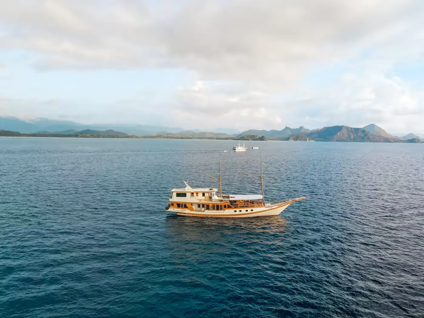 Almadira - Open Trip Komodo 3 Hari 2 Malam