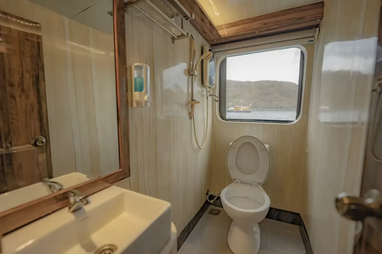 Superior Cabin 1 (Main Deck)
