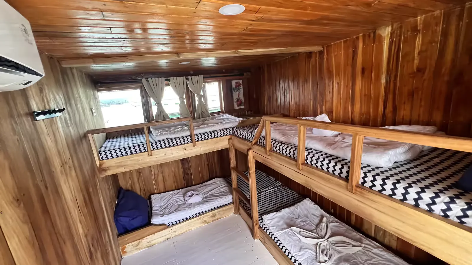 Share Cabin 4
