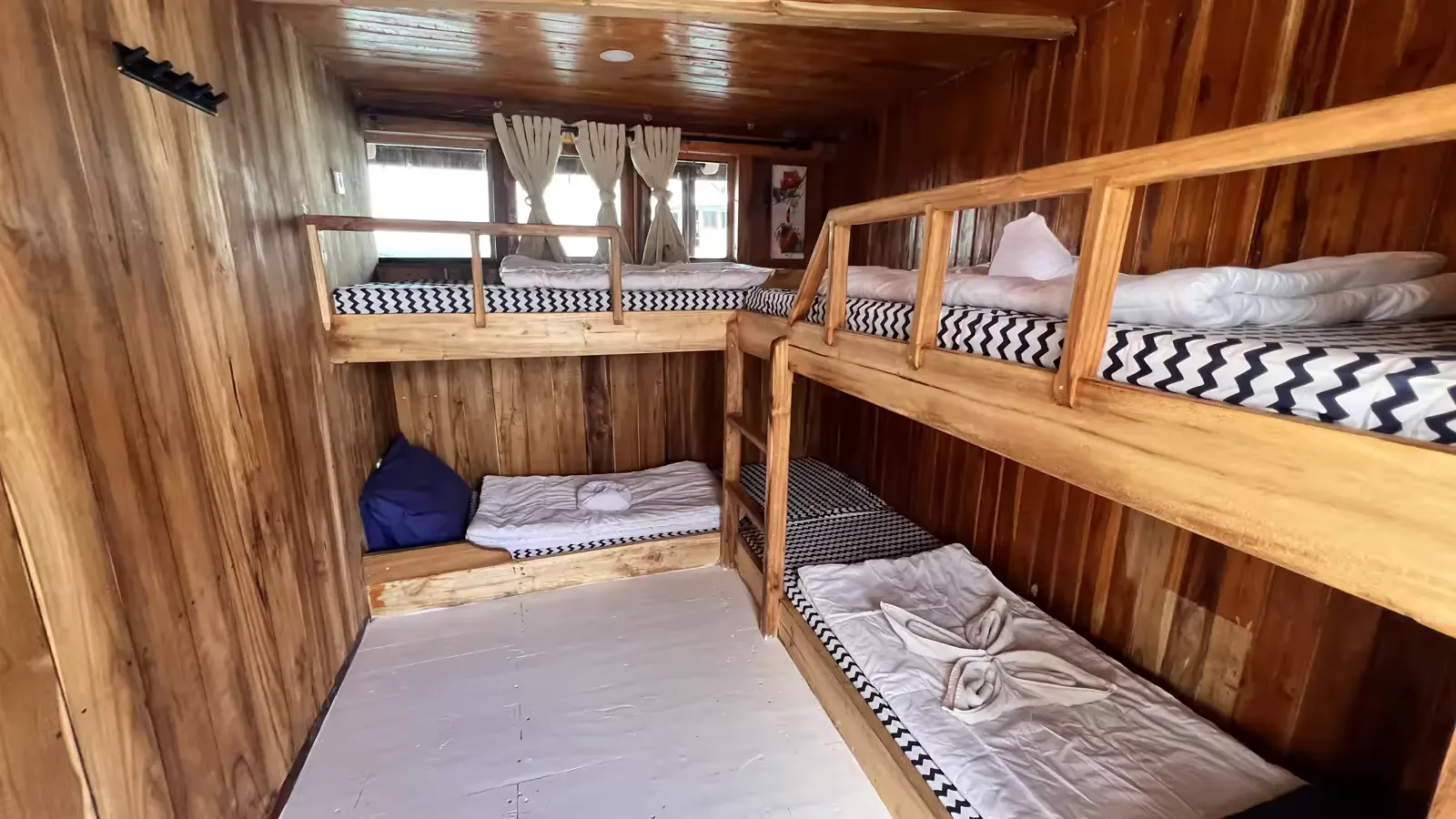 Share Cabin 4