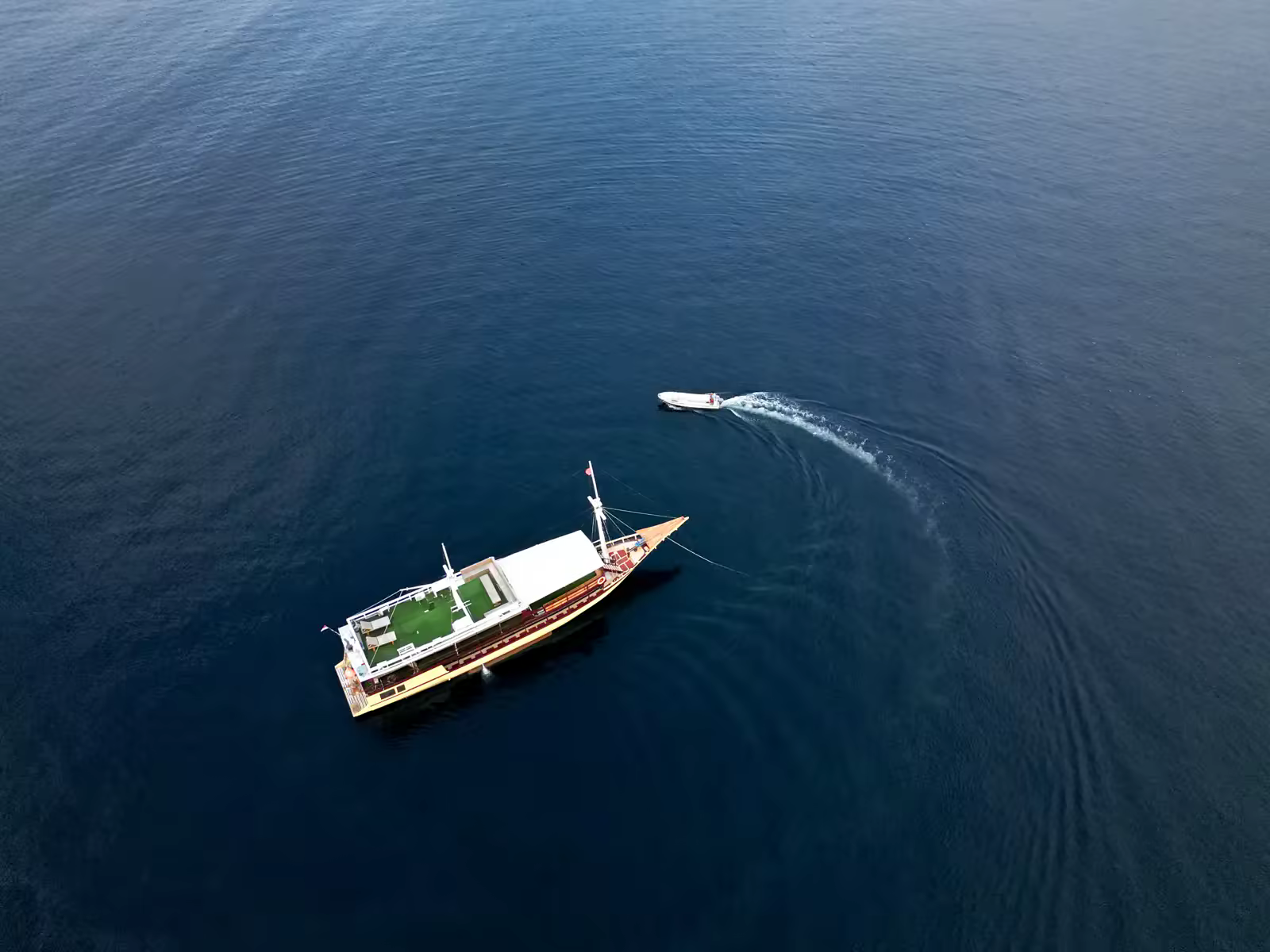 Hatira Hela - Private Trip Deluxe Phinisi - Foto Perjalanan 3