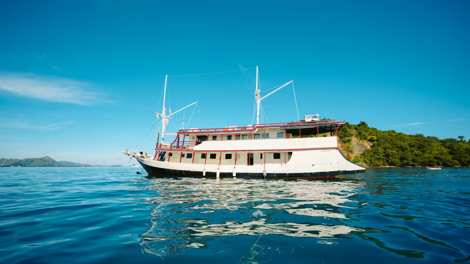Lamborajo 1 - Open Trip Komodo 3 Hari 2 Malam - Foto Perjalanan 1