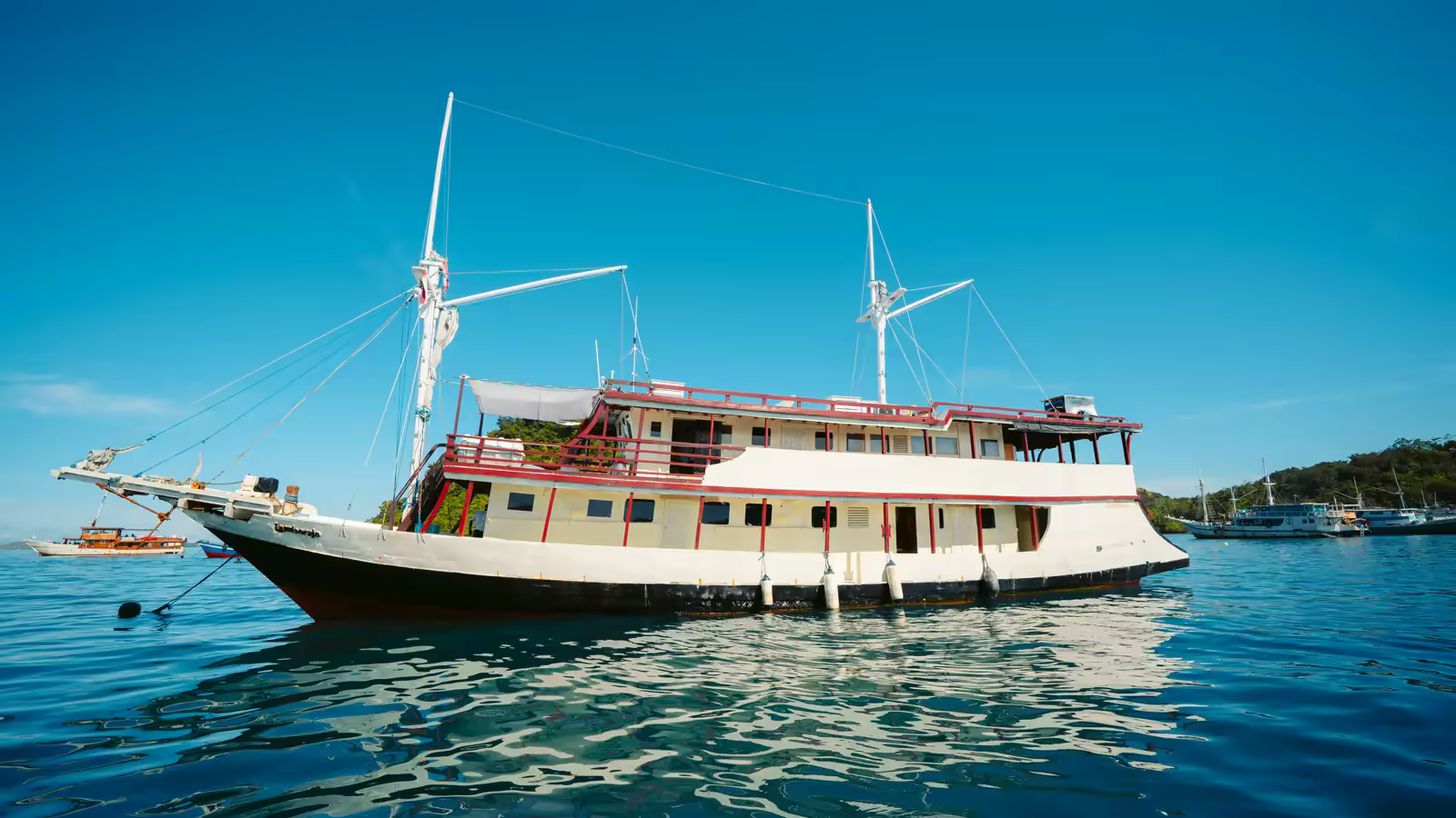 Lamborajo 1 - Open Trip Komodo 3 Hari 2 Malam - Foto Perjalanan 3
