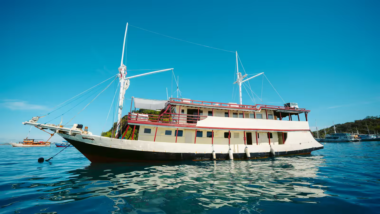 Lamborajo 1 - Open Trip Komodo 3 Hari 2 Malam - Foto Perjalanan 4