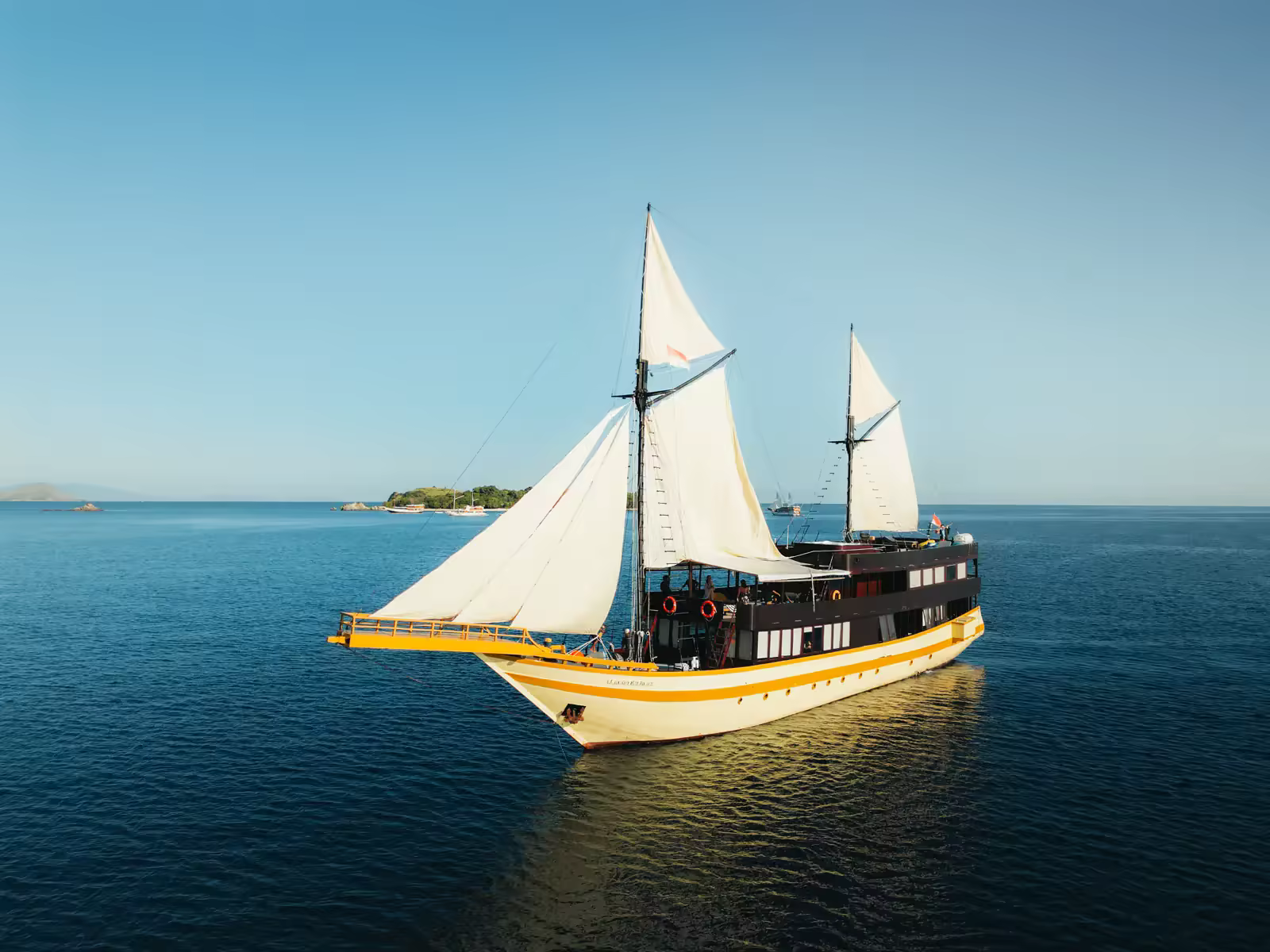 Lamborajo 3 - Open Trip Komodo 3 Hari 2 Malam - Foto Perjalanan 3