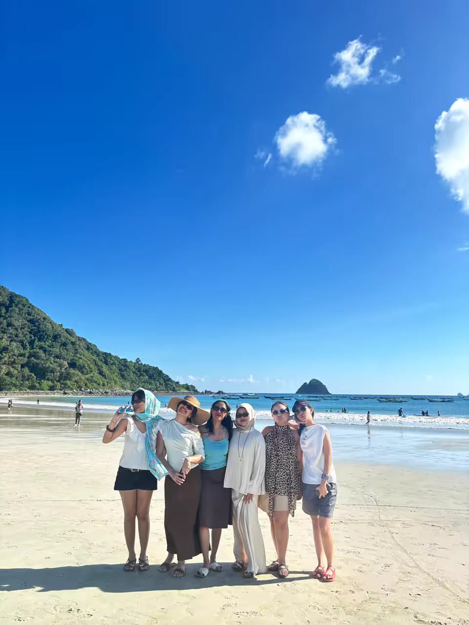 Paket Wisata 1 Hari Selong Belanak, Mawun, Kuta & Bukit Merese - Foto Perjalanan 1