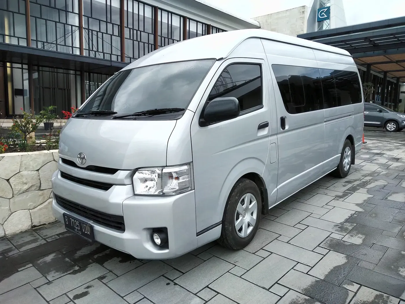 Toyota Hiace Commuter