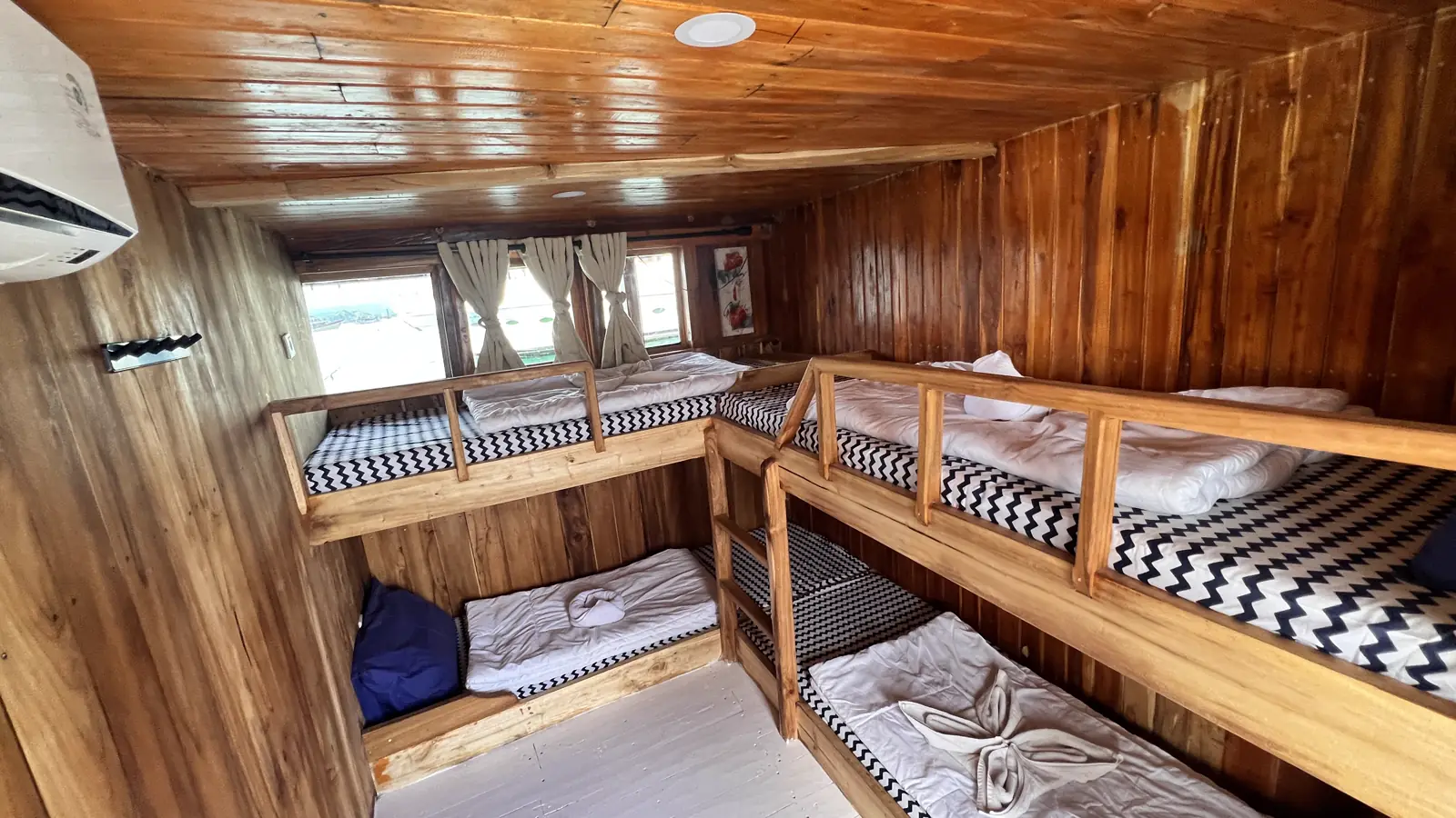 Share Cabin 4 (Main Deck)